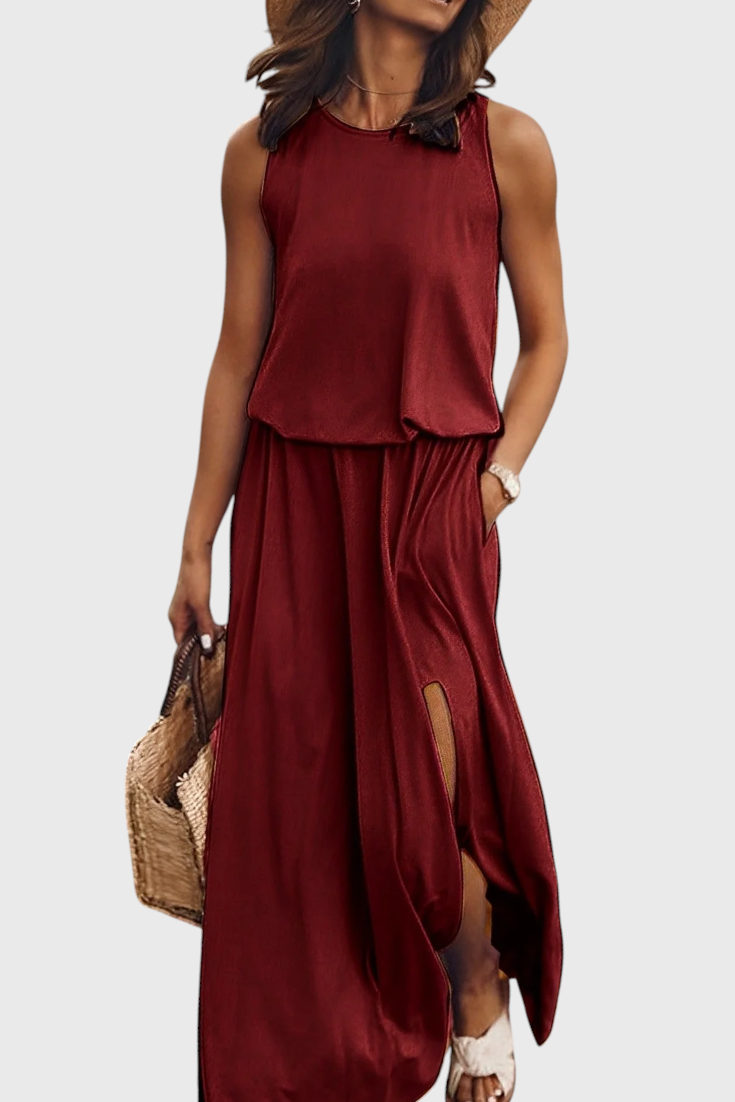 Dianne Sleeveless dress with side slit and loose silhouette