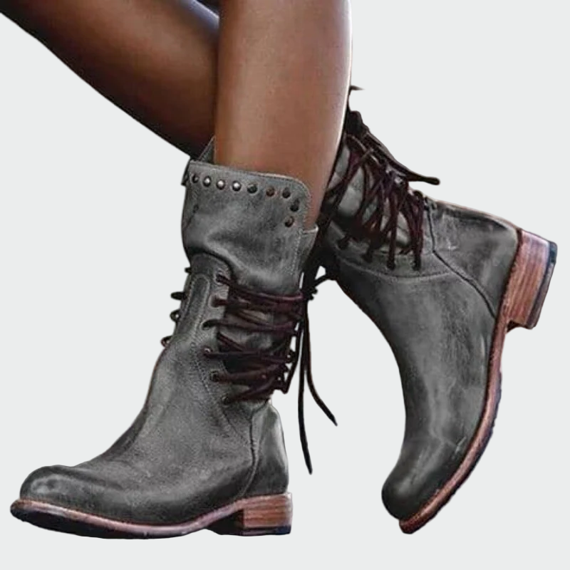 Leather ankle boots with laces