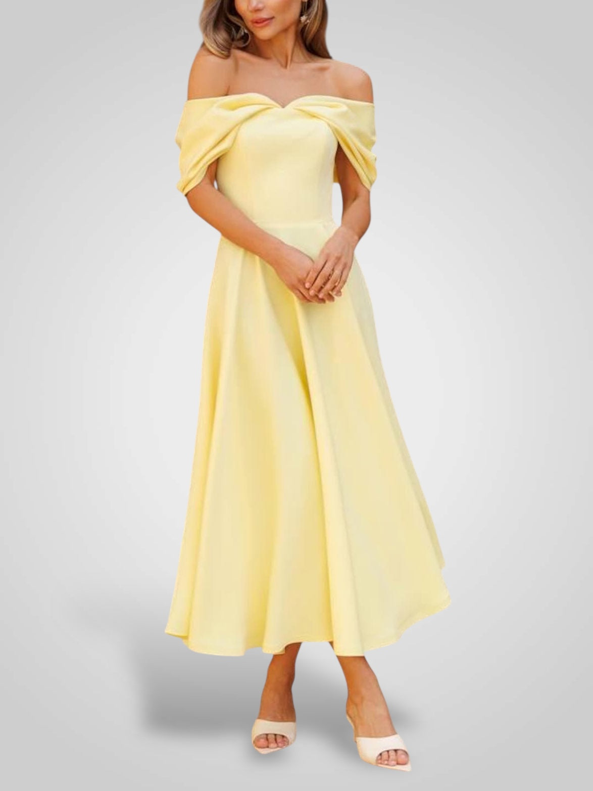 Elegant Maxi Dress with Open Shoulders and Pleated Design
